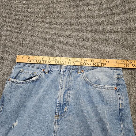 BDG Mom Straight Jeans Size 28 (28x30) Raw Cut Hem Medium Blue Wash Denim - Picture 6 of 8